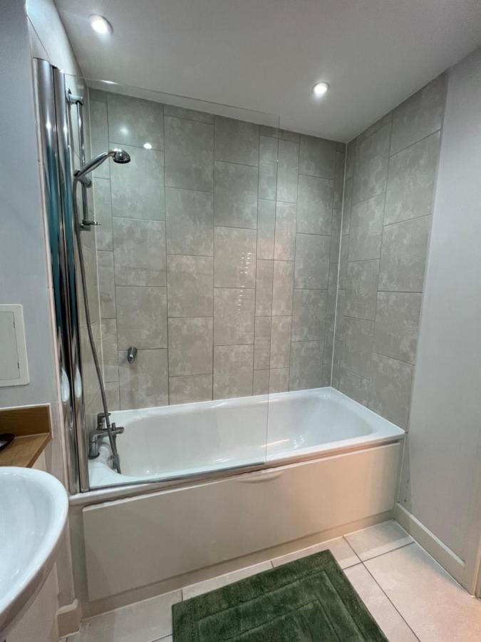 Cityscape Serenity: 10Th Floor Oasis Near City Airport, Excel & 02 Apartment Londra Exterior foto