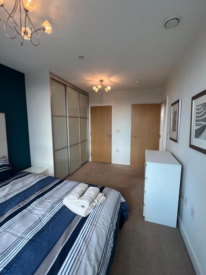 Cityscape Serenity: 10Th Floor Oasis Near City Airport, Excel & 02 Apartment Londra Exterior foto