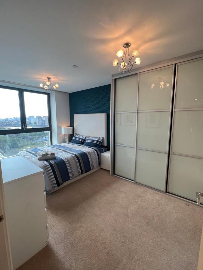 Cityscape Serenity: 10Th Floor Oasis Near City Airport, Excel & 02 Apartment Londra Exterior foto