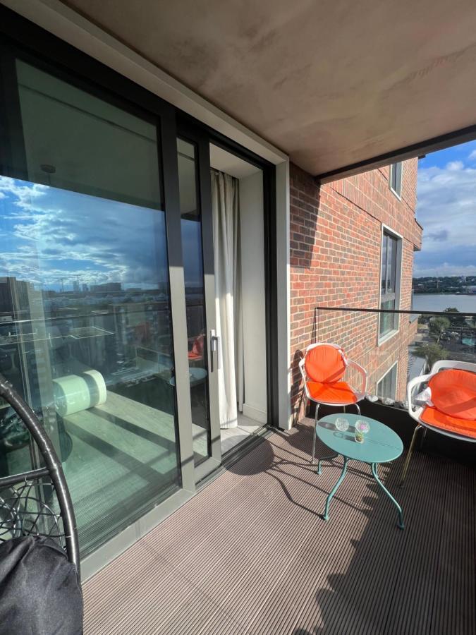 Cityscape Serenity: 10Th Floor Oasis Near City Airport, Excel & 02 Apartment Londra Exterior foto
