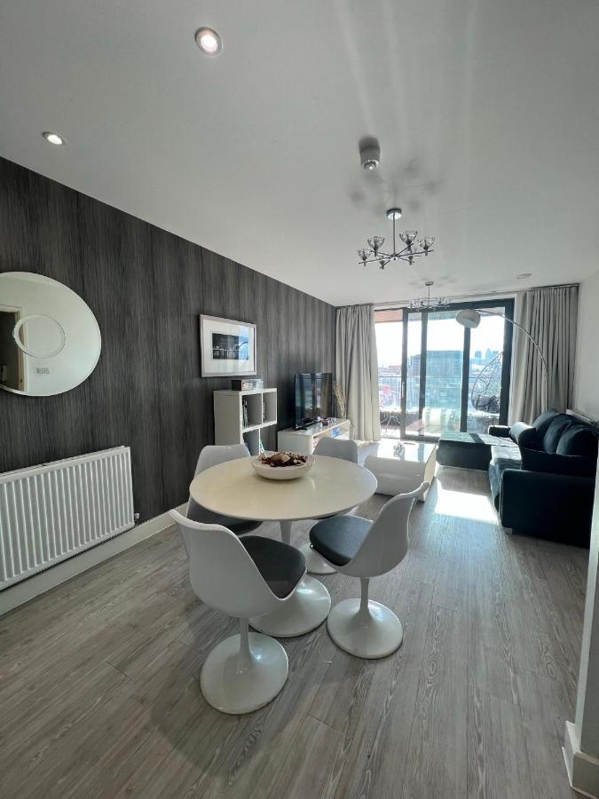 Cityscape Serenity: 10Th Floor Oasis Near City Airport, Excel & 02 Apartment Londra Exterior foto