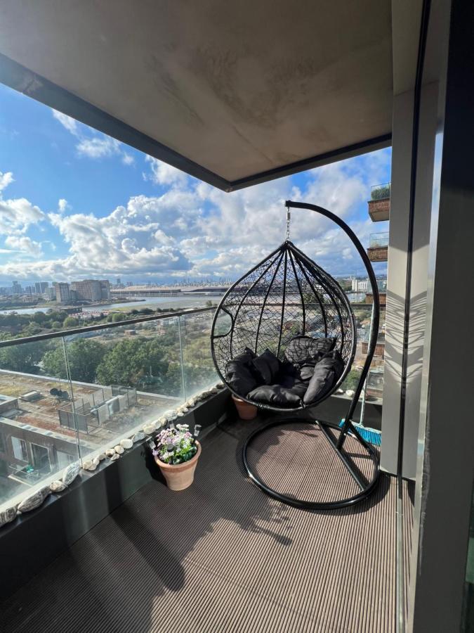 Cityscape Serenity: 10Th Floor Oasis Near City Airport, Excel & 02 Apartment Londra Exterior foto