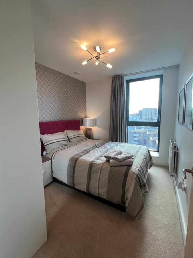 Cityscape Serenity: 10Th Floor Oasis Near City Airport, Excel & 02 Apartment Londra Exterior foto
