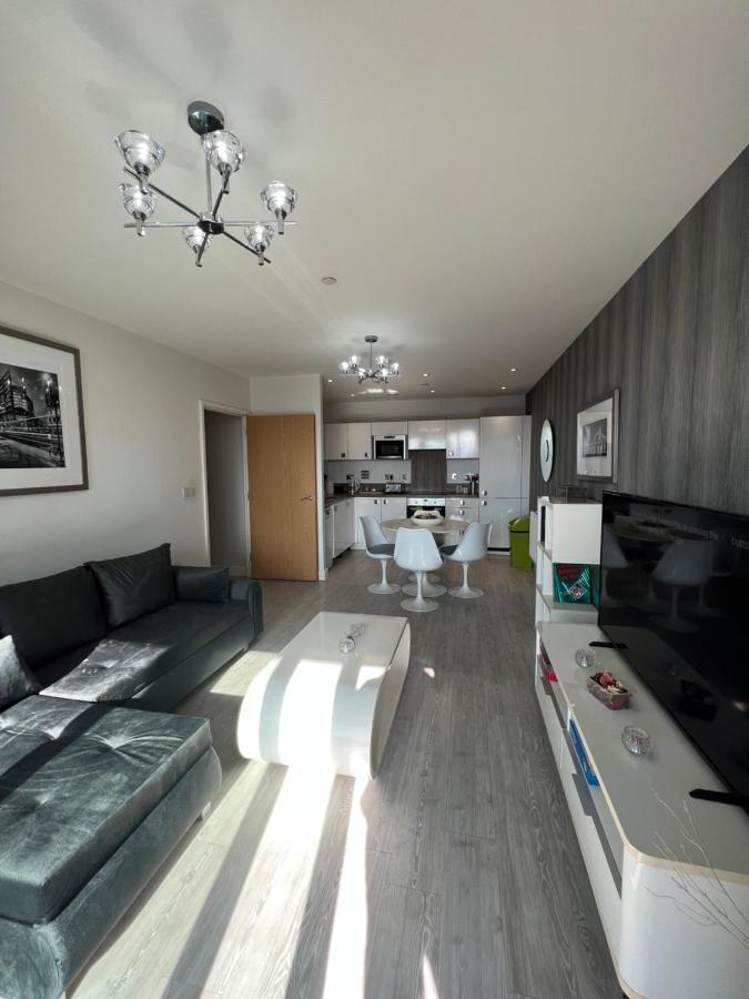 Cityscape Serenity: 10Th Floor Oasis Near City Airport, Excel & 02 Apartment Londra Exterior foto