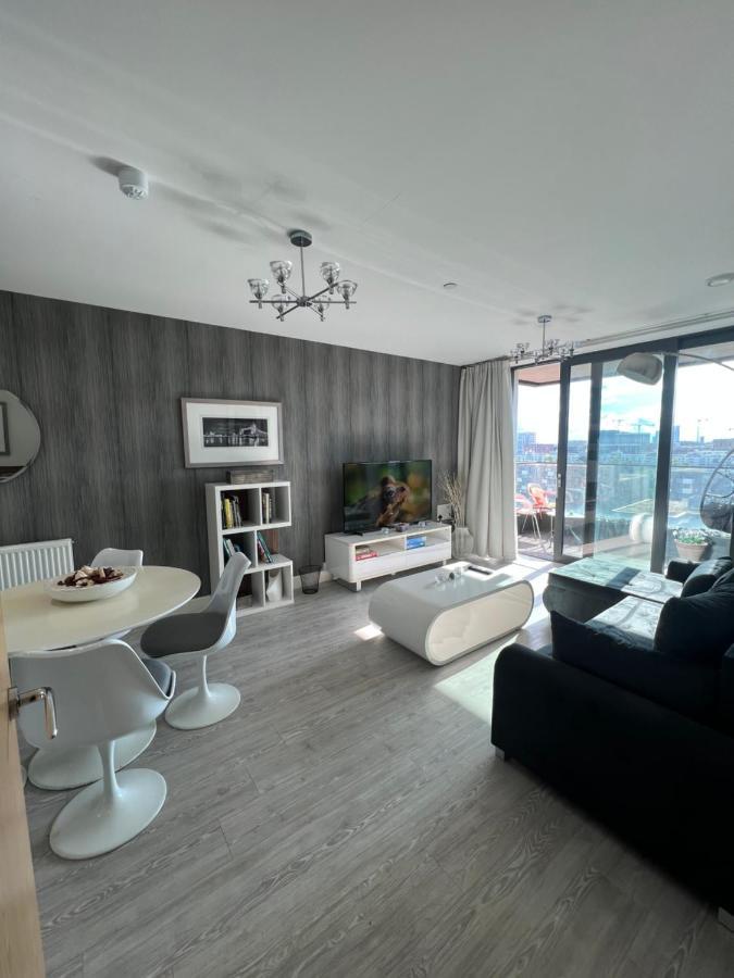 Cityscape Serenity: 10Th Floor Oasis Near City Airport, Excel & 02 Apartment Londra Exterior foto