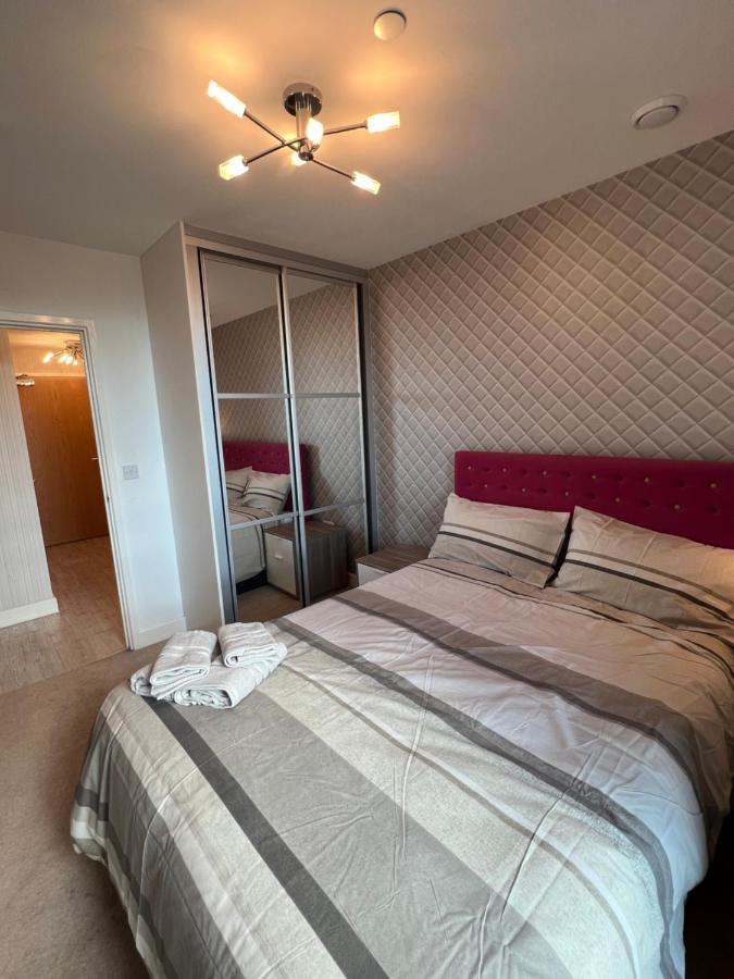 Cityscape Serenity: 10Th Floor Oasis Near City Airport, Excel & 02 Apartment Londra Exterior foto