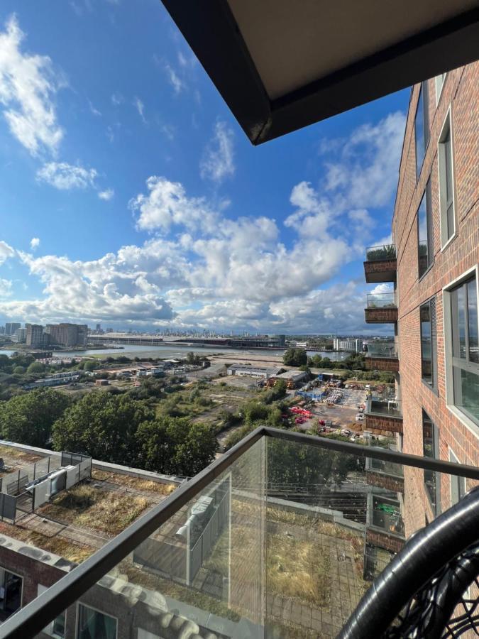 Cityscape Serenity: 10Th Floor Oasis Near City Airport, Excel & 02 Apartment Londra Exterior foto