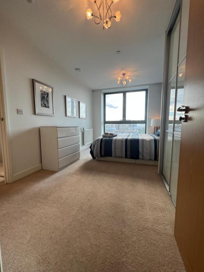 Cityscape Serenity: 10Th Floor Oasis Near City Airport, Excel & 02 Apartment Londra Exterior foto